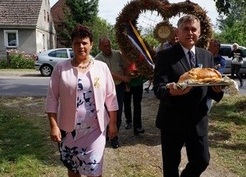 Zdjęcie z galerii: DOŻYNKI GMINNE W SĘKOWICACH - FOTORELACJA (14.08.2016r.)