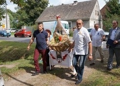 Zdjęcie z galerii: DOŻYNKI GMINNE W SĘKOWICACH - FOTORELACJA (14.08.2016r.)