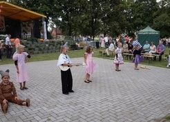 Zdjęcie z galerii: DOŻYNKI GMINNE W SĘKOWICACH - FOTORELACJA (14.08.2016r.)