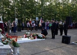 Zdjęcie z galerii: OBCHODY PRZY POMNIKU PAMIĘCI NARODOWEJ MAKSYMILIANA MARII KOLBEGO (24.09.2016r.)
