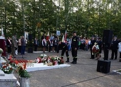 Zdjęcie z galerii: OBCHODY PRZY POMNIKU PAMIĘCI NARODOWEJ MAKSYMILIANA MARII KOLBEGO (24.09.2016r.)