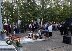 Zdjęcie z galerii: OBCHODY PRZY POMNIKU PAMIĘCI NARODOWEJ MAKSYMILIANA MARII KOLBEGO (24.09.2016r.)