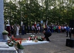 Zdjęcie z galerii: OBCHODY PRZY POMNIKU PAMIĘCI NARODOWEJ MAKSYMILIANA MARII KOLBEGO (24.09.2016r.)