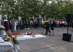 Zdjęcie z galerii: OBCHODY PRZY POMNIKU PAMIĘCI NARODOWEJ MAKSYMILIANA MARII KOLBEGO (24.09.2016r.)