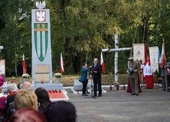 Zdjęcie z galerii: OBCHODY PRZY POMNIKU PAMIĘCI NARODOWEJ MAKSYMILIANA MARII KOLBEGO (24.09.2016r.)