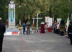 Zdjęcie z galerii: OBCHODY PRZY POMNIKU PAMIĘCI NARODOWEJ MAKSYMILIANA MARII KOLBEGO (24.09.2016r.)