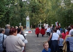 Zdjęcie z galerii: OBCHODY PRZY POMNIKU PAMIĘCI NARODOWEJ MAKSYMILIANA MARII KOLBEGO (24.09.2016r.)