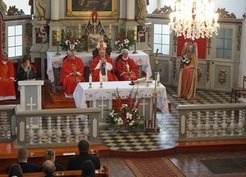 Zdjęcie z galerii: OBCHODY PRZY POMNIKU PAMIĘCI NARODOWEJ MAKSYMILIANA MARII KOLBEGO (24.09.2016r.)