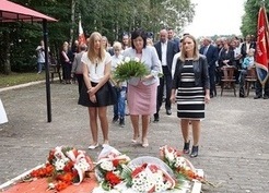 Zdjęcie z galerii: Uroczystość przy pomniku w Gębicach (09.09.2017)
