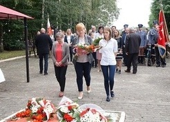 Zdjęcie z galerii: Uroczystość przy pomniku w Gębicach (09.09.2017)