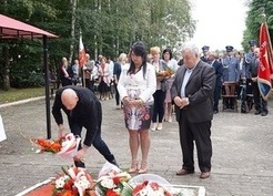 Zdjęcie z galerii: Uroczystość przy pomniku w Gębicach (09.09.2017)