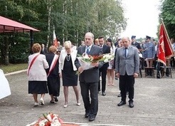 Zdjęcie z galerii: Uroczystość przy pomniku w Gębicach (09.09.2017)