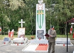 Zdjęcie z galerii: Uroczystość przy pomniku w Gębicach (09.09.2017)