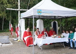 Zdjęcie z galerii: Uroczystość przy Pomniku w Gębicach (07.09.2019r.)